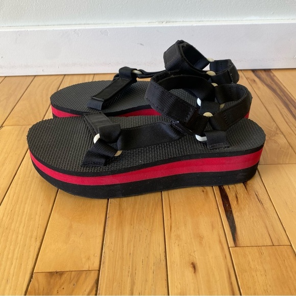 Teva Platform Sandals Black Red Flatform Universal   Chunky Vegan Size 9 - Picture 4 of 7
